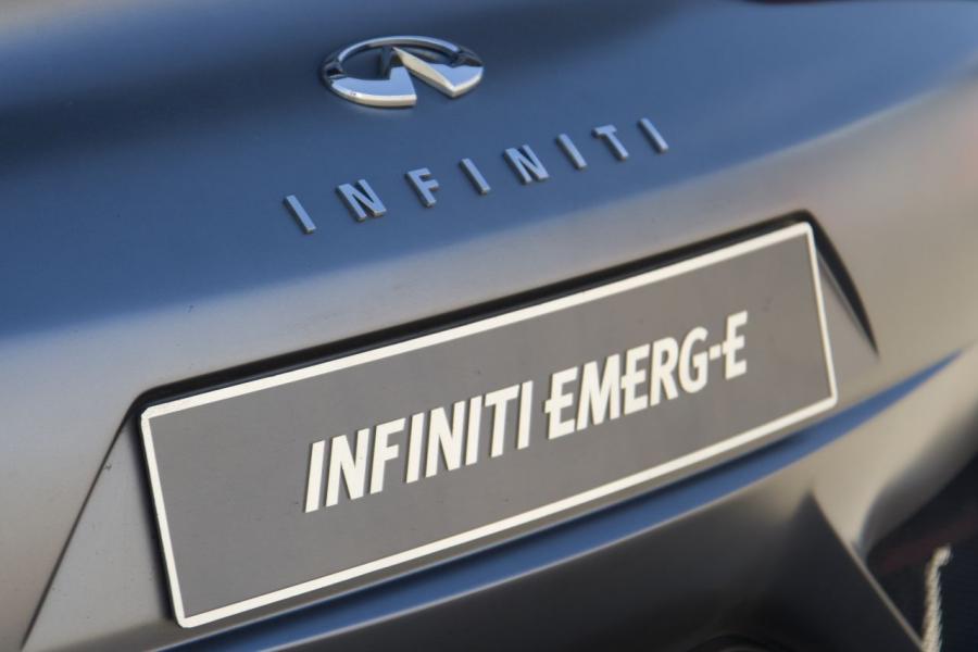  Infiniti EMERG-E Concept 2013 года  (фото 2 из 16)